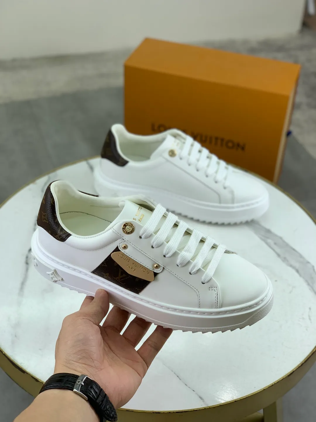 Men's men's shoes 💰P700 new style 💶 top version [LOUIS VUITTON] couple 🧑‍🤝‍🧑 craft style counter series (original order) new style 🍀LV Louis Vuitton - top version LV classic high-top trendy shoes! Made of imported original craft calfskin, original breathable lining, and original wear-resistant, lightweight, high-end TPU outsole! High quality products! 3️⃣ colors are available, size: female 35-39, male 39-44 (female 40, male 45 customized)